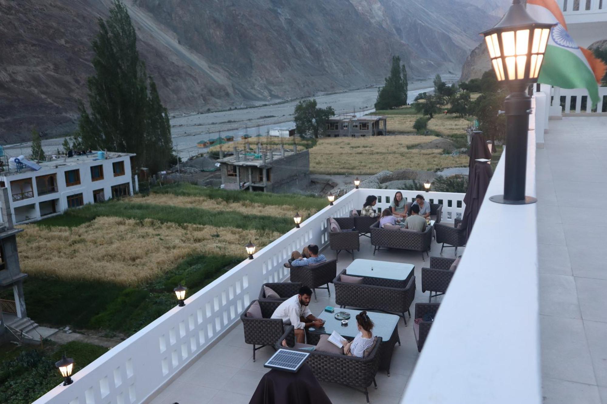 Hotel Duktuk Turtok ภายนอก รูปภาพ