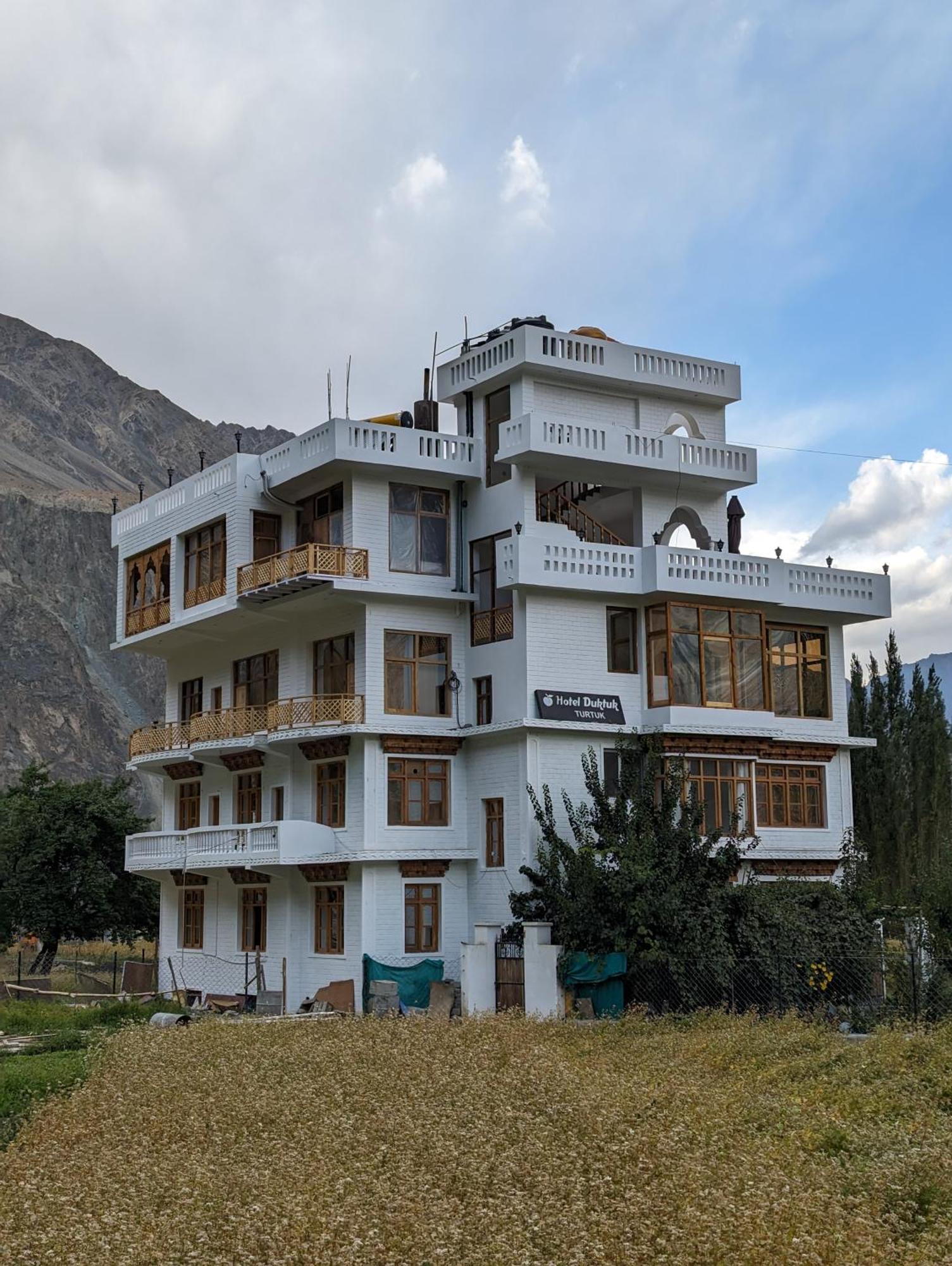Hotel Duktuk Turtok ภายนอก รูปภาพ